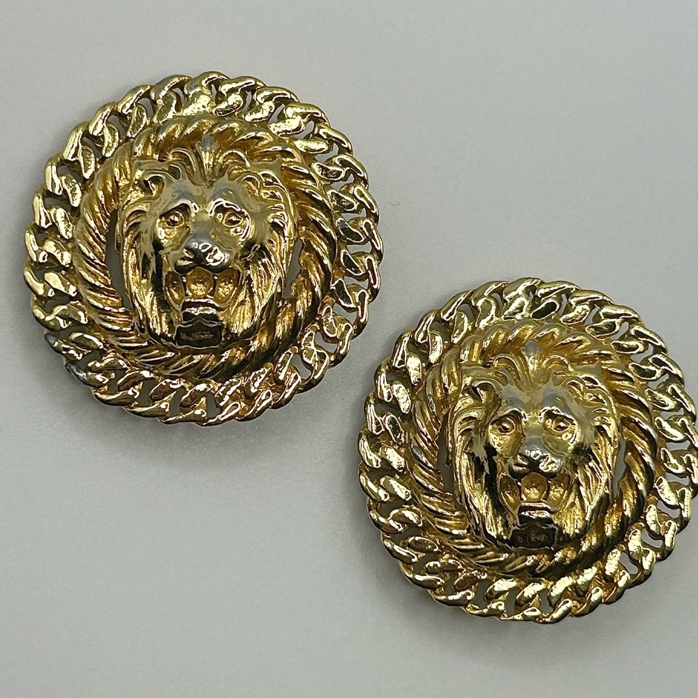 Vintage Anne Klein 3D Lion Head with Rope Edge 1980s Gold Tone Clip On Earrings